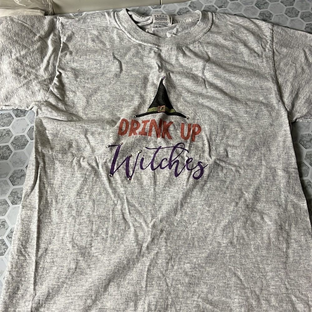 Fruit of the Loom Small Drink Up Witches Gray Short Sleeve Graphic T - Picture 4 of 7